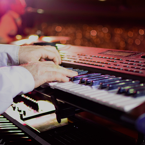 Wedding Bands Ireland White Diamond keyboard player